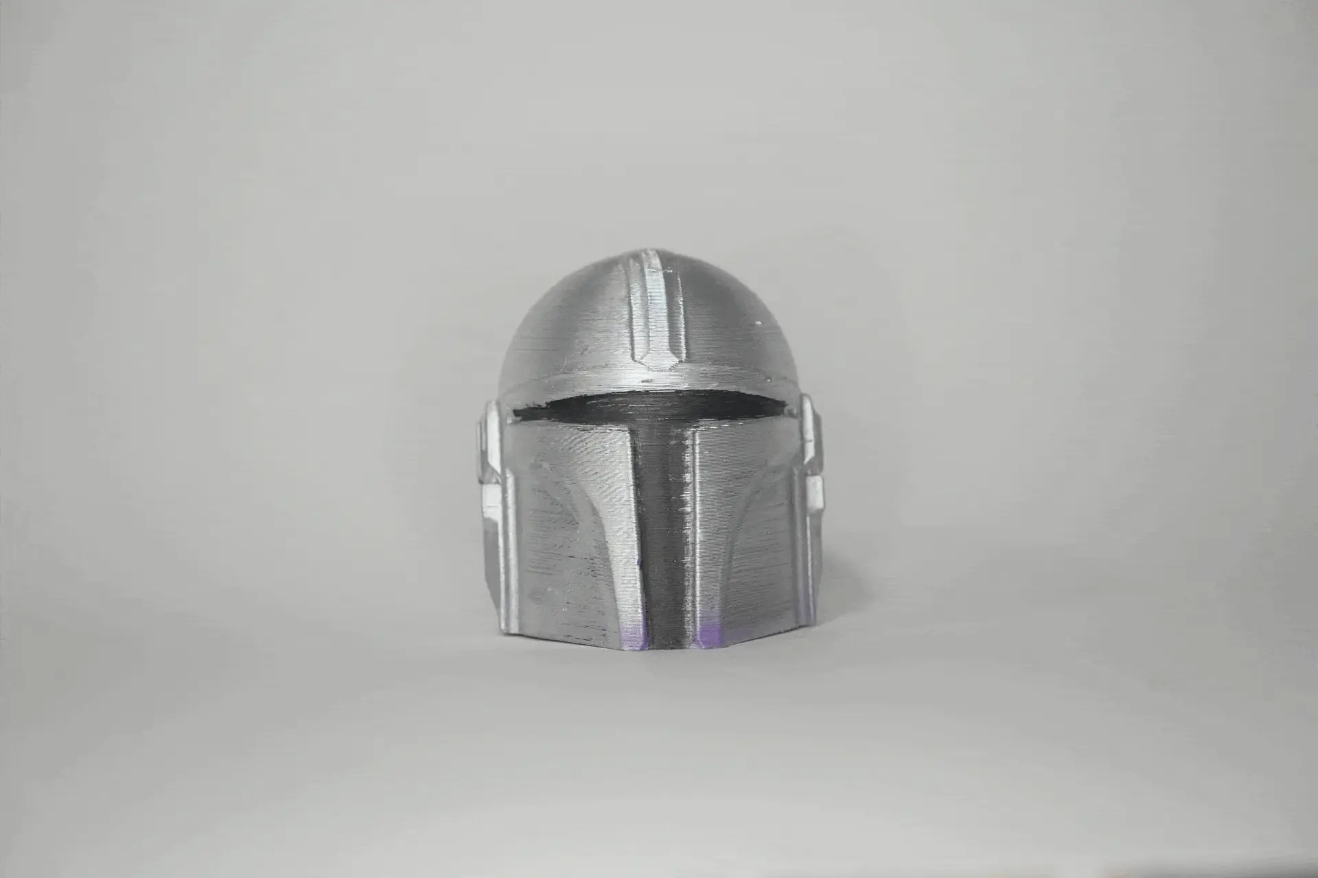 Mandalorian-Helmet__anim-q75-1920w Mandalorian Helmet – limited edition 3D sculpture by Lazarus, Madrid – detail view
