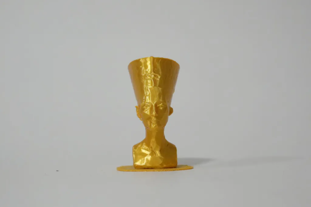 GOLDEN NEFERTITI – limited edition 3D sculpture by Lazarus, Madrid